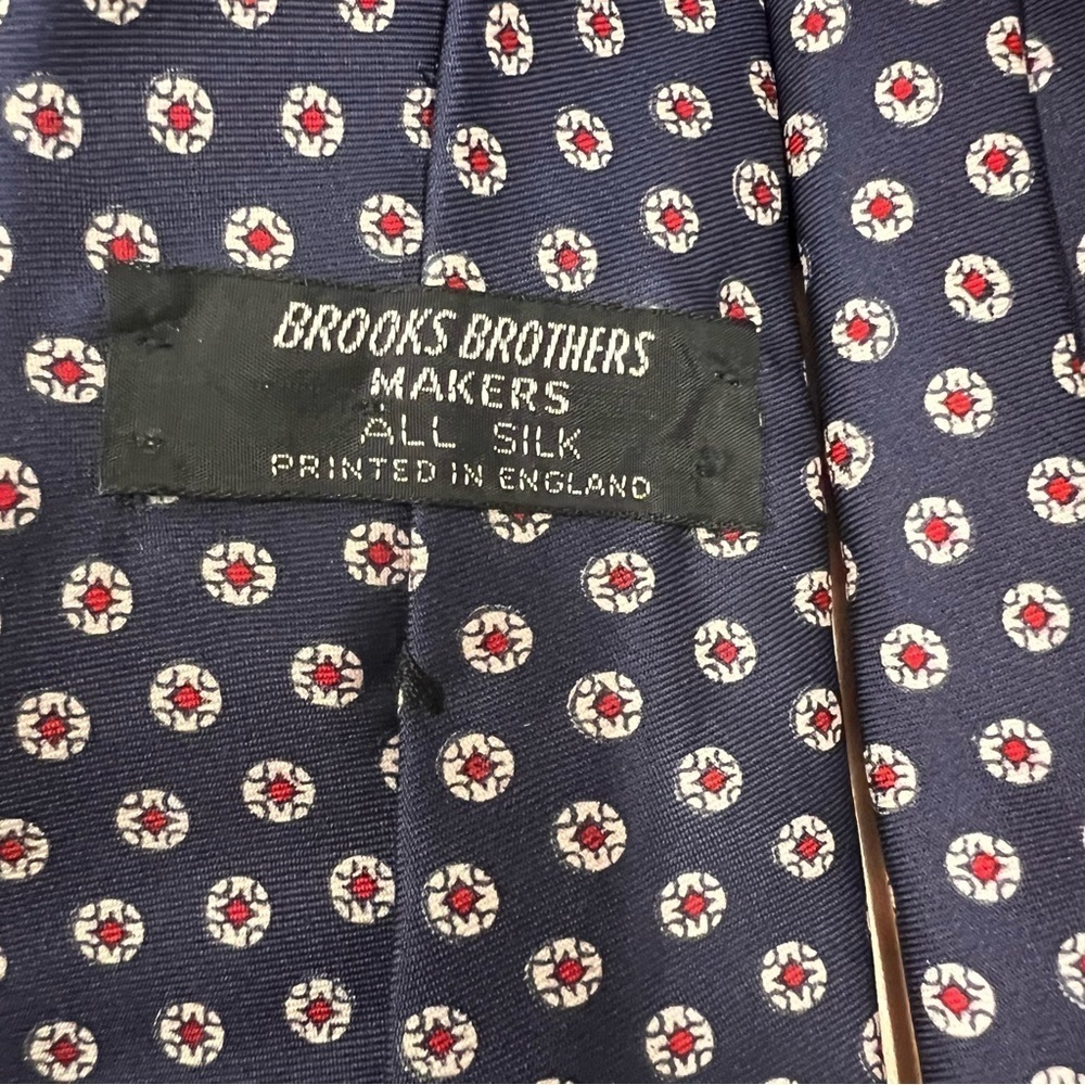 Vintage 1980s Brooks Brothers all silk tie in navy blue with white & red pattern - Picture 5 of 5